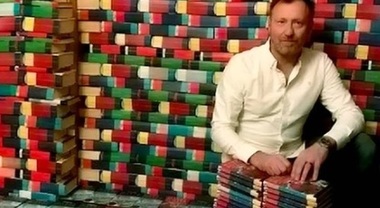 O carte "Harry Potter" cu autograf, cumpărată pentru un penny, ar putea fi vândută la licitaţie pentru mii de lire sterline 