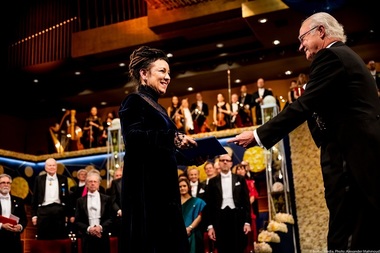 Premiere şi controverse. Premii literare 2019 - Olga Tokarczuk şi Peter Handke, Jokha Alharthi, Jean-Paul Dubois şi Mircea Cărtărescu, între laureaţii cu cele mai importante distincţii