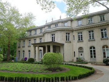 O nouă expoziţie permanentă va fi inaugurată duminică în casa unde a fost planificat Holocaustul 