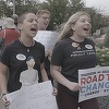 Supravieţuitorii atacului armat de acum doi dintr-un liceu din Florida, pe afişul unui documentar