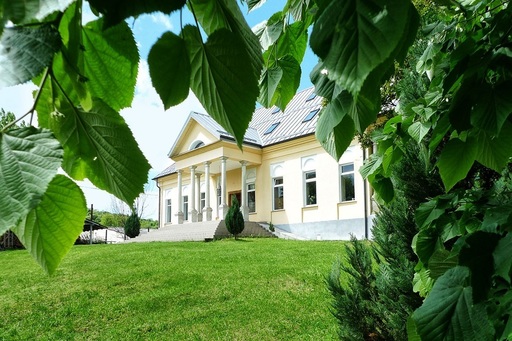 Conacul Banffy aflat între colinele Transilvaniei, de vânzare de la 500.000 de euro - FOTO