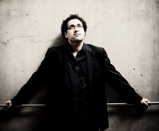 Dirijorul britanic Leo Hussain va reveni la Sala Radio cu un program Elgar şi Sibelius