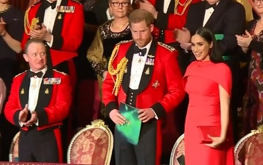 Meghan şi Harry, ovaţionaţi la unul dintre ultimele lor evenimente în calitate de reprezentanţi regali la Londra - VIDEO