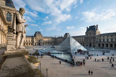 Muzeul Luvru, Castelul Versailles şi Turnul Eiffel au fost închise