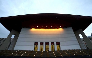Spectacolele de la Teatrul Naţional Bucureşti, suspendate încă o lună
