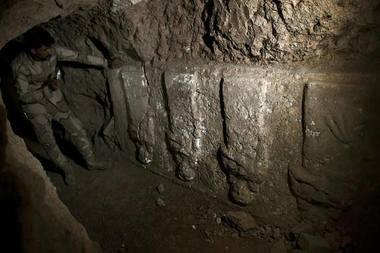 Un palat asirian descoperit sub ruinele unei moschei distruse de gruparea Stat Islamic în Mosul