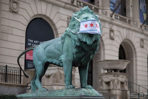 Muzee din Chicago au pus măşti statuilor pentru a evidenţia importanţa protecţiei faţă de noul coronavirus 