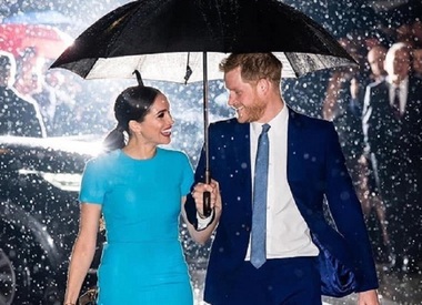 Biografia prinţului Harry şi Meghan Markle este disponibilă la pre-comandă pe Amazon. Lansarea la nivel mondial va fi pe 11 august