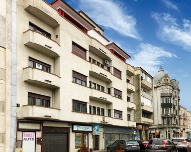 Blocul Poppa din Constanţa, specific perioadei interbelice, este de vânzare pentru 2,5 milioane de euro - FOTO