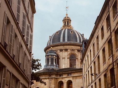Academia Franceză: Covid-19 este un substantiv de genul feminin