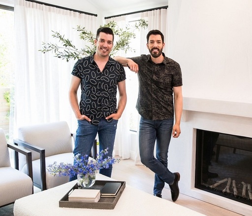 Renovări în stil hollywoodian cu Brad Pitt, Michael Bublé şi Rebel Wilson în emisiunea "Celebrităţi, case şi cadouri" de la HGTV