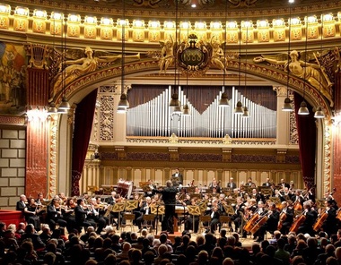Dirijorul Christian Badea şi violonistul Liviu Prunaru, în stagiunea online a Filarmonicii „George Enescu”