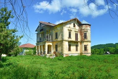 Conace boiereşti din Dolj, construite în stilurile neoromânesc şi eclectic, de vânzare pentru mai puţin de 100.000 de euro - FOTO