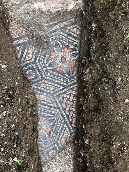 Italia: Mozaicuri romane bine conservate au fost descoperite în mijlocul podgoriilor din Valpolicella - VIDEO
