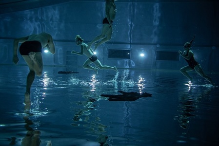 Performance de dans contemporan subacvatic, difuzat online în premieră mondială de Forumul Cultural Austriac