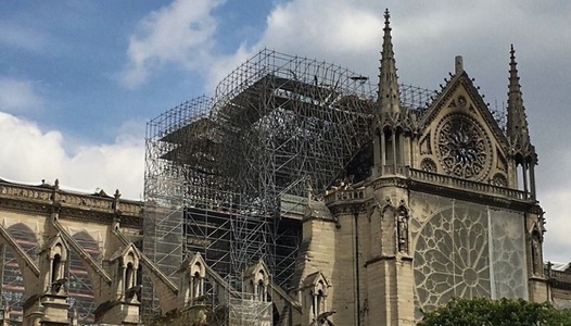 Schelele de pe catedrala Notre Dame, structură de peste 500 de tone, demontate începând de luni