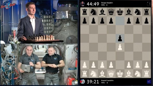 Cosmonauţi de pe Staţia Spaţială Internaţională au jucat şah cu un campion de pe Terra - VIDEO