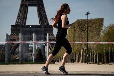 Guvernul francez a anunţat redeschiderea cinematografelor şi a stadioanelor 