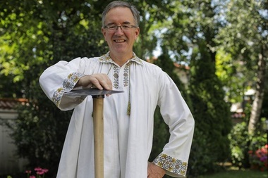 Echipa Ambasadei Marii Britanii în România: De Sânziene, sărbătorim tradiţiile fermecătoare ale acestei ţări - FOTO