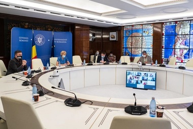 Guvernul pregăteşte granturi nerambursabile care să sprijine creatorii independenţi