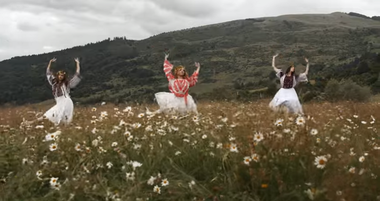 Balerina Alice Minoiu, soprana Zsuzsana Cerveni şi violonistul Mircea Lazăr, într-o campanie de susţinere a artei în pandemie - VIDEO