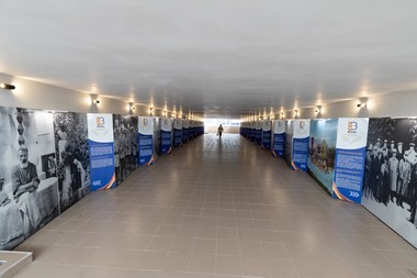 Buzău: Expoziţie de fotografie istorică, în interiorul unui pasaj subteran ce traversează cea mai circulată stradă din oraş - FOTO