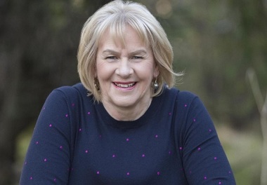 INTERVIU - Scriitoarea neozeelandeză Heather Morris: Nu trebuie să lăsăm ceea ce a dus la Holocaust şi la încarcerarea a milioane de oameni, doar pentru că sunt diferiţi, să se întâmple din nou