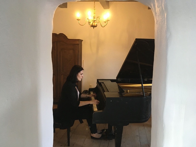 Casa "George Enescu" de la Mihăileni va fi inaugurată miercuri cu un concert susţinut de pianista Raluca Ştirbeţ - FOTO