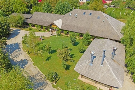 Grădina Vlahiia de lângă Lacul Snagov, construită pe un teren de 2,6 hectare, se vinde cu 6,8 milioane de euro - FOTO