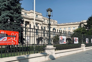 Expoziţie dedicată istoriei sindicatului "Solidaritatea" din Polonia anului 1989, pe Calea Victoriei