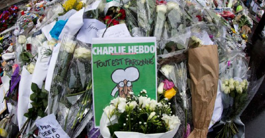 Publicaţia de satiră Charlie Hebdo republică ilustraţiile cu Mahomed care au făcut-o ţinta jihadiştilor în urmă cu cinci ani