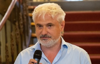 INTERVIU Adrian Majuru - Art Safari are nevoie de un spaţiu unde să se manifeste constant. Palatul Dacia-România, viitorul sediu al Pinacotecii Bucureşti, a fost rebranşat la utilităţi