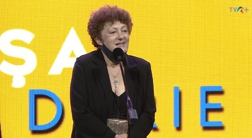 Gala UNITER 2020 - Puşa Darie a primit trofeul pentru cea mai bună actriţă într-un rol secundar