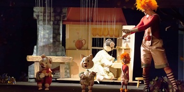 Teatrul de Animaţie Ţăndărică a redeschis stagiunea în interior
