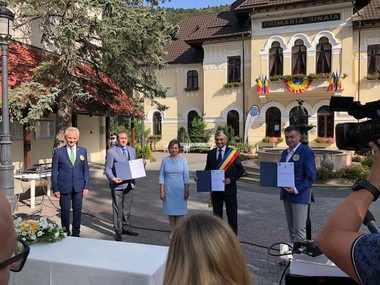 O statuie din bronz a Regelui Mihai I va fi realizată şi amplasată la Sinaia