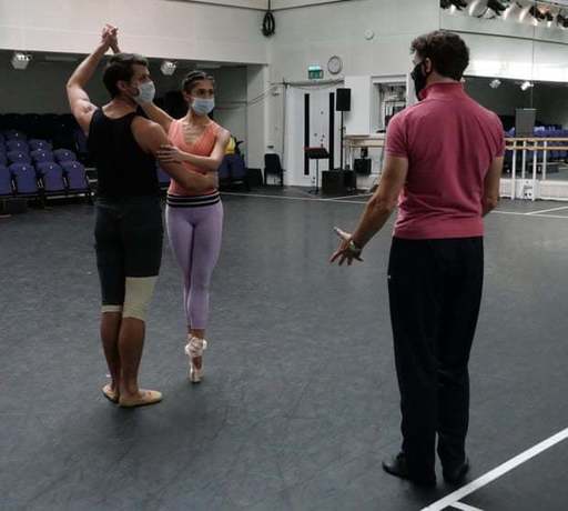 Royal Ballet îşi reia reprezentaţiile cu un spectacol în care vor dansa 100 de balerini ce va fi transmis live în întreaga lume

