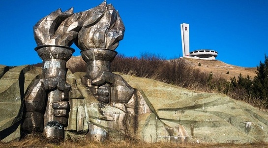 Bulgaria - Un imens monument comunist abandonat, în curs de restaurare - FOTO