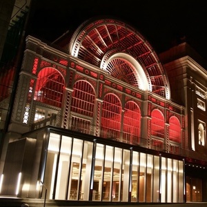 Royal Opera House vinde la licitaţie, din cauza crizei, un tablou pictat de David Hockney