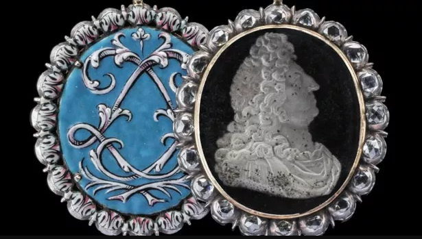 Un medalion ornat cu diamante oferit de Ludovic XIV unui corsar, vândut pentru 500.000 de euro