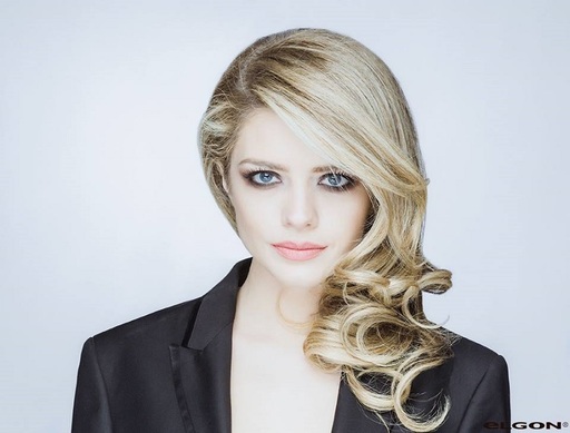 Actriţa Alexandra Dinu, în juriul emisiunii "Românii au talent"