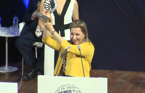 Scriitoarea Eva García Sáenz de Urturi, recompensată cu premiul Planeta în valoare de peste 600.000 de euro

