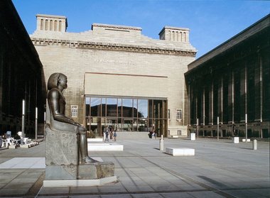 Cel puţin 70 de artefecte şi opere din galerii berlineze, vandalizate. Incidentele, ascunse publicului, sunt legate de susţinători ai teoriilor conspiraţiei