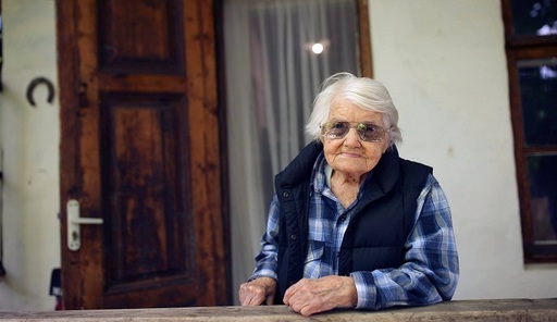 Artista Valentina Rusu Ciobanu, sărbătorită la împlinirea vârstei de 100 de ani printr-o expoziţie la Arbor.art.room