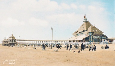 Fotografii cu Turnul Colţei de la 1867 sau plaja din Mamaia la 1916 au fost  colorizate digital şi expuse online 