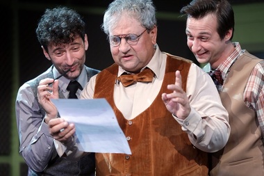 Spectacolele „Mătuşa Julia şi condeierul” şi „Sunt o babă comunistă”, transmise live de Teatrul Naţional din Timişoara