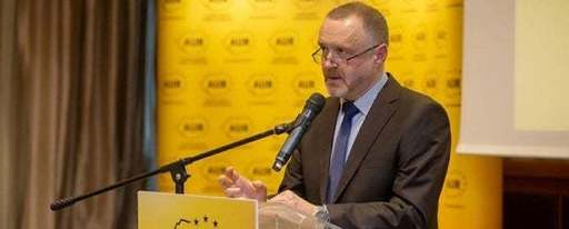 Lider AUR: Romii sunt o ”plagă socială”, iar ”bărbaţii nu caută în femeie luciditatea”. A fost dat afară din Uniunea Scriitorilor: ”Ne delimităm, ca breaslă, de declaraţiile şi atitudinile politice ale lui Sorin Lavric”
