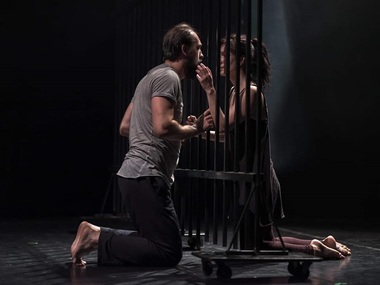 "Ce se întâmplă cu iubirea?", un performance work in progress prezentat în cadrul seriei Teatrelli "spectacole independente invitate în premieră"