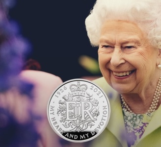 O monedă specială de cinci lire sterline, prezentată pentru a marca 95 de ani ai reginei Elizabeth a II-a a Marii Britanii - FOTO