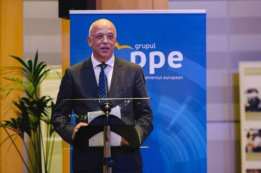 "Mai am un singur dor", cântat de ambasadorul Germaniei în România, de Ziua Culturii Naţionale: "Vă prezint acest gest şi sper să-l primiţi cu bunăvoinţă" - VIDEO