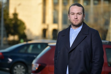 INTERVIU - Sebastian Zachmann: În televiziune, am învăţat să fiu mai concis, să tai vorbele inutile, să şlefuiesc până la esenţă limbajul de lemn al politicienilor / Despre emisiunea sa, Insider Politic, de la Prima TV: Visul meu e să dea dependenţă